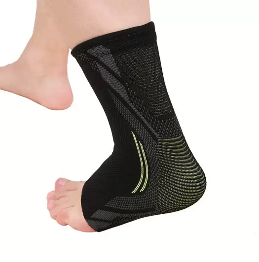 Kelme Суппорт голеностопа SIERO 9886211.000